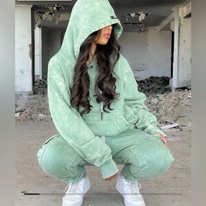 Culture kings The Anti Order Anti Essential
Sweat Pant and hoodie Green Crystal